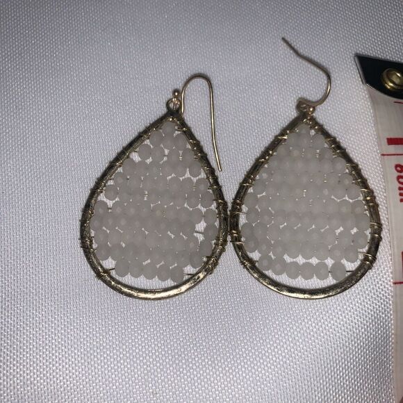 Marlyn Schiff Beaded White Crystal Earrings Tear Drop Dangle Gold Cream Wired - Picture 6 of 8
